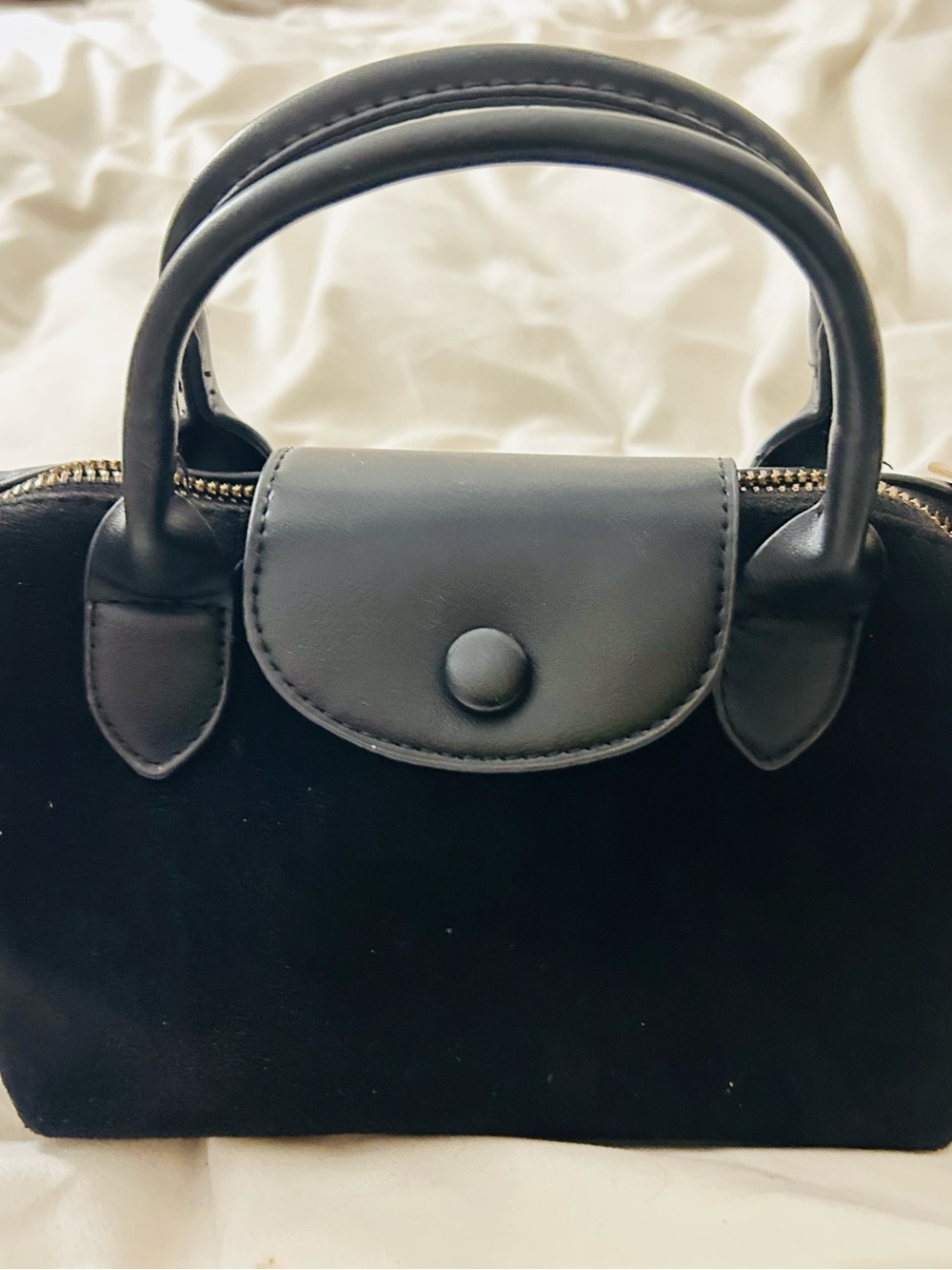 Classic Black Women's Top-Handle Bag - Sleek Everyday Carry